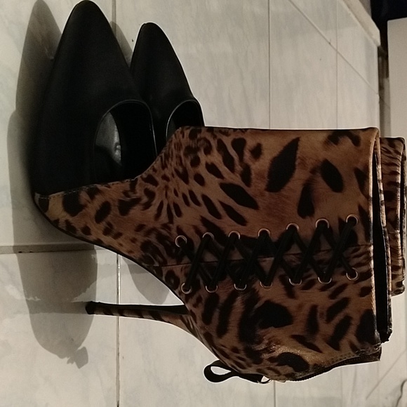 Leopard Print/Blk Heels/Booties - Picture 3 of 4